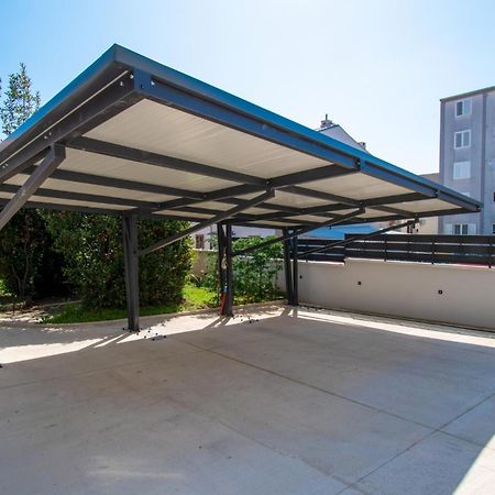 City Life With Free Parking Πούλα Εξωτερικό φωτογραφία