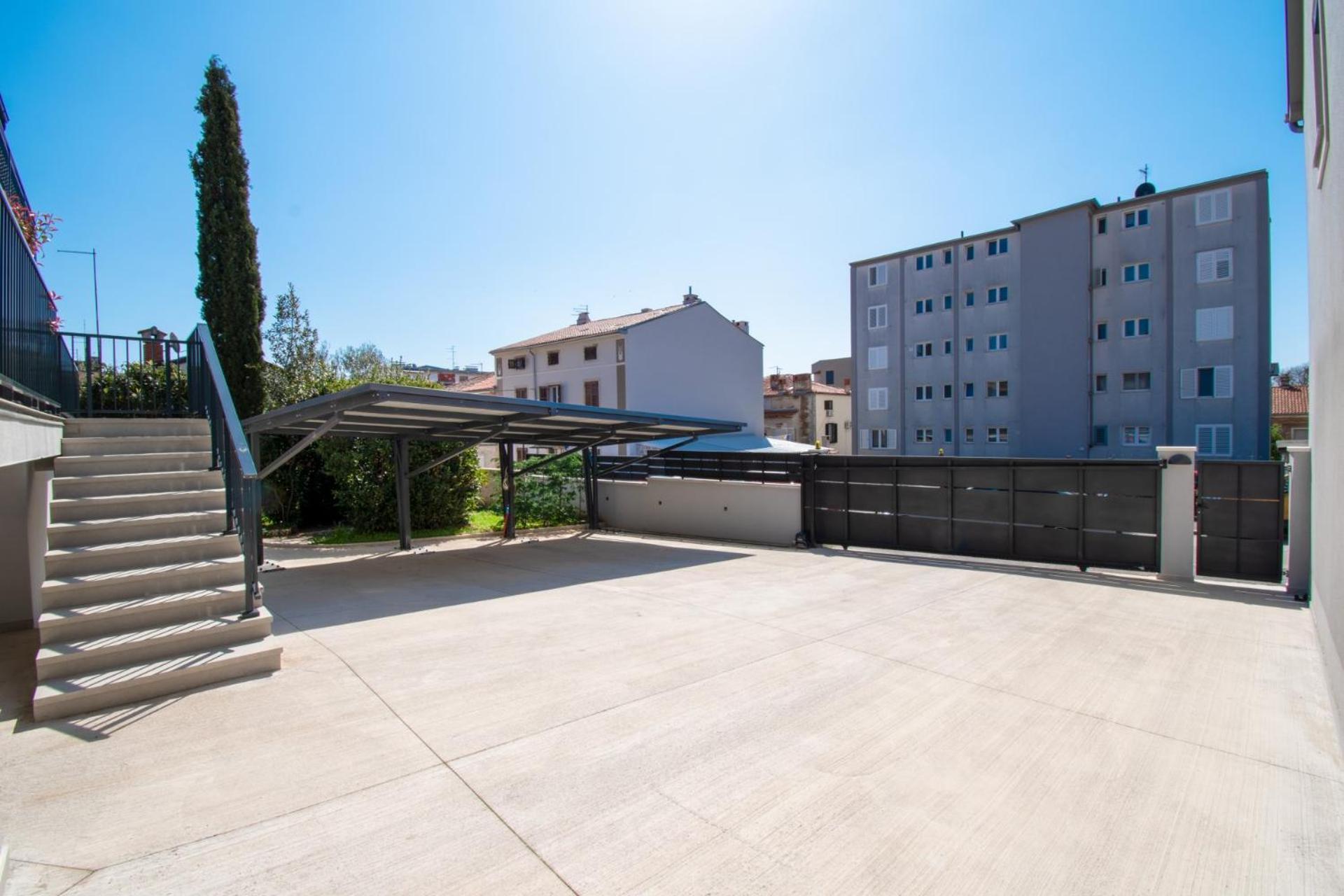 City Life With Free Parking Πούλα Εξωτερικό φωτογραφία