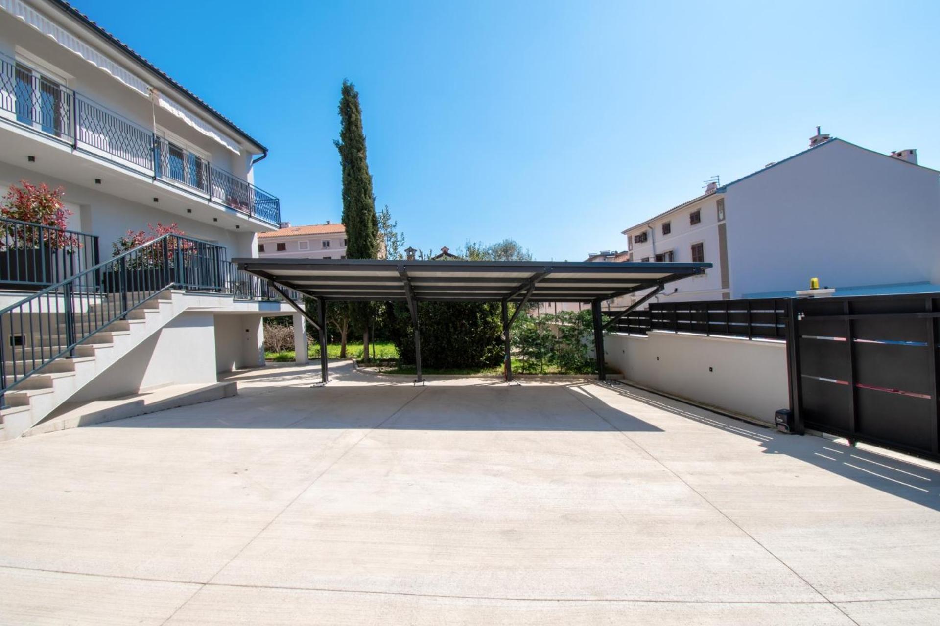 City Life With Free Parking Πούλα Εξωτερικό φωτογραφία